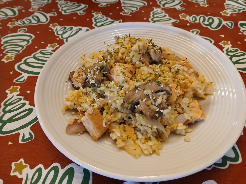 Fried rice using mushrooms, salmon, eggs and shallots.