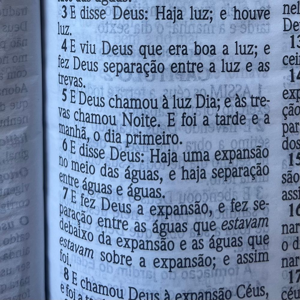 Parte do Gênesis em que Deus diz Haja luz, e houve luz.