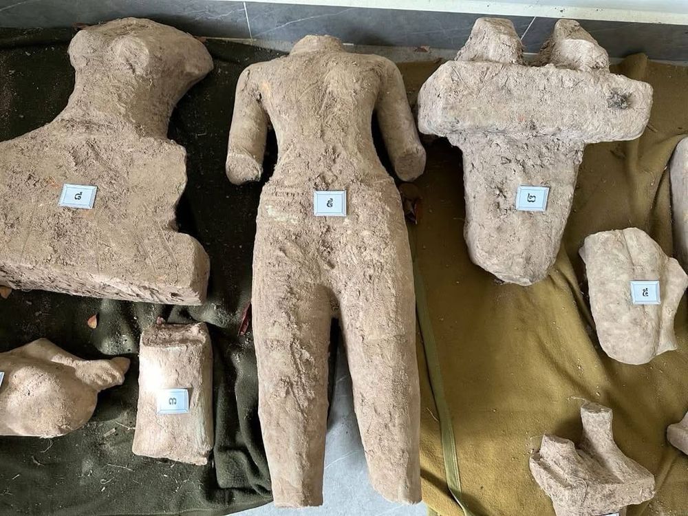 10 Angkorian sculptures were handed into authorities at Angkor yesterday. 