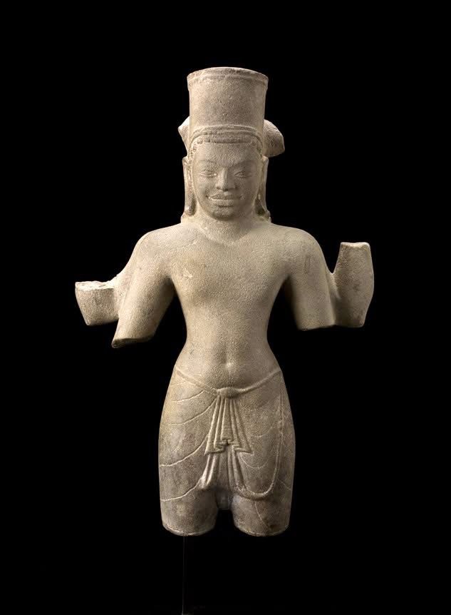 7th century Khmer 4-arm Vishnu, from Cambodia, up for auction on 27 June by Galerie Zacke.