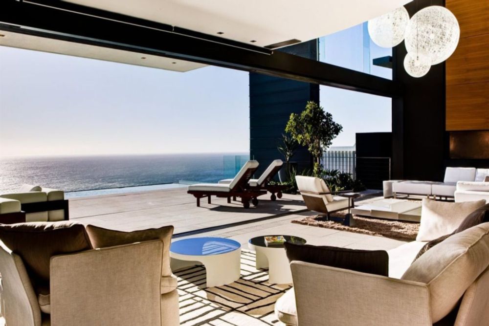 2025's most expensive home snapped up by a SOUTH AFRICAN [pics]