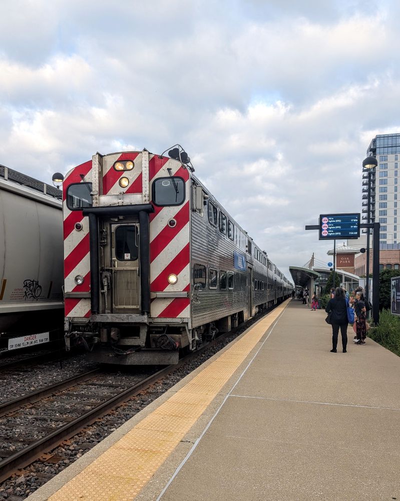 Metra train toward downtown Chicago arriving at a station platform.
