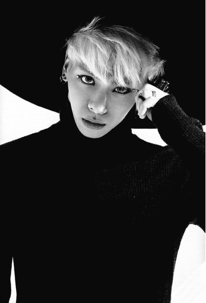 Reference image of Jonghyun used in the artwork