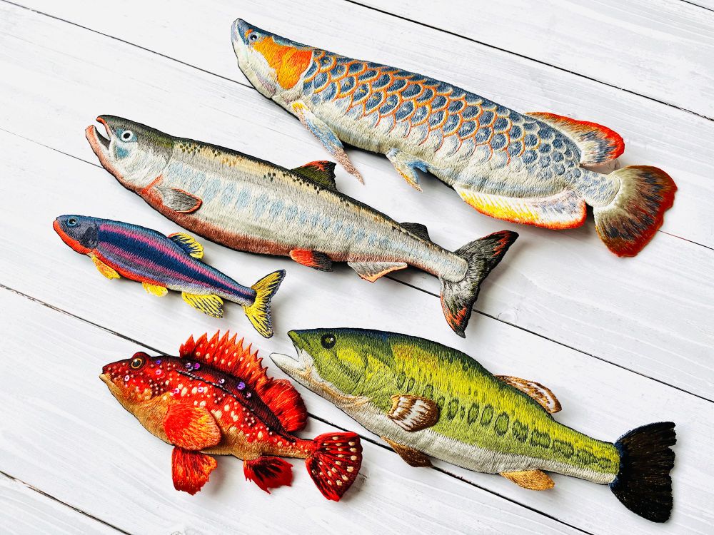 お部屋に飾れるお魚の刺繍です。可愛さとリアルさいっぱいの魚をぜひインテリアの主役にしてください！
