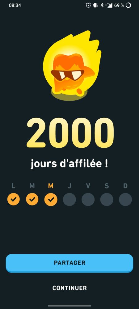 Capture d'écran de Duolingo montrant que j'ai fait mes leçons pendant 2 000 jours d'affilée.