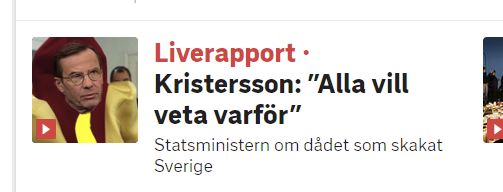 Ulf Kristersson i korvkostym som falskt undrar vems fel det kan vara att en gigantisk rasistisk korvbil kört in i samhället