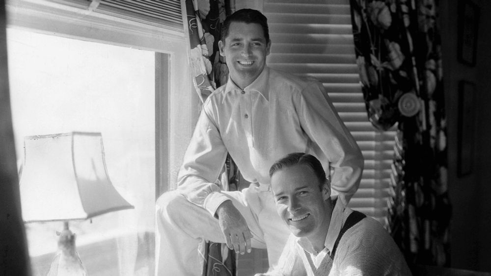 Cary Grant ? « Mais qui pense-t-il tromper au juste ? », s’interrogea un jour la chroniqueuse mondaine Hedda Hopper. Le lien de la star avec Randolph Scott fait encore parler près d’un siècle après, m...