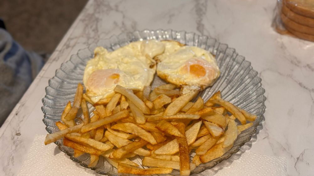 Huevos fritos con patatas fritas