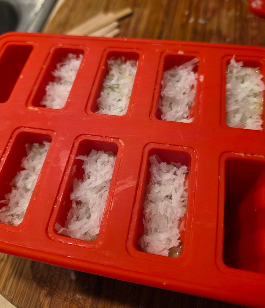 Mold filled for 8 pops!