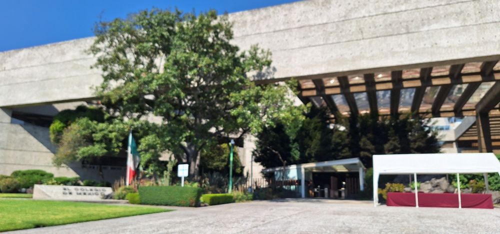 The entrance to El Colegio de México, a concrete building with trees