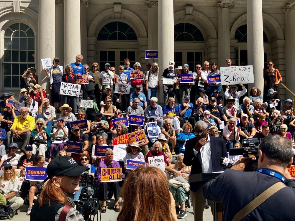 Manhattan Democratic Party Leader Keith Wright addresses the crowd.