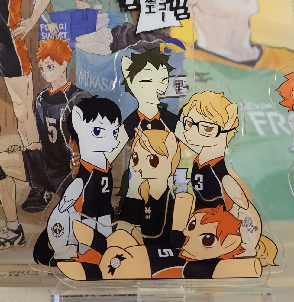 Acrylic standee with pony versions of 3rd year Kageyama, Yamaguchi, Tsukishima, Yachi, and Hinata