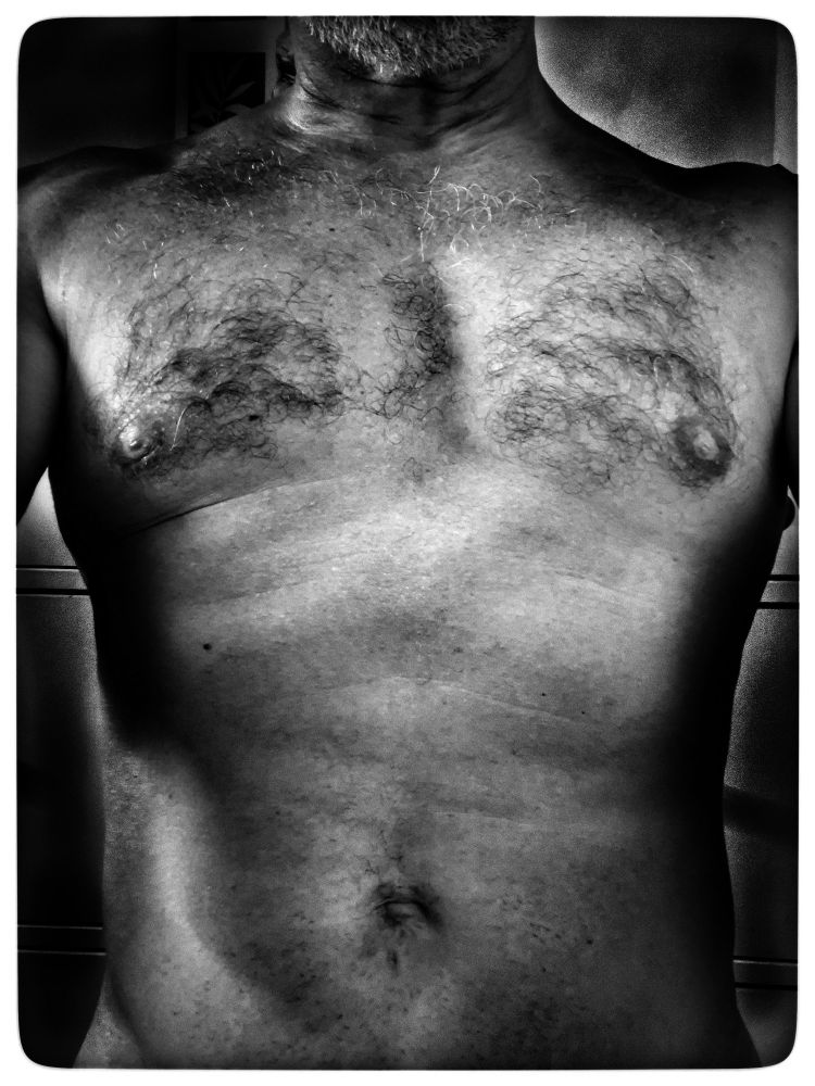 Mon torse nu en noir et Blanc.