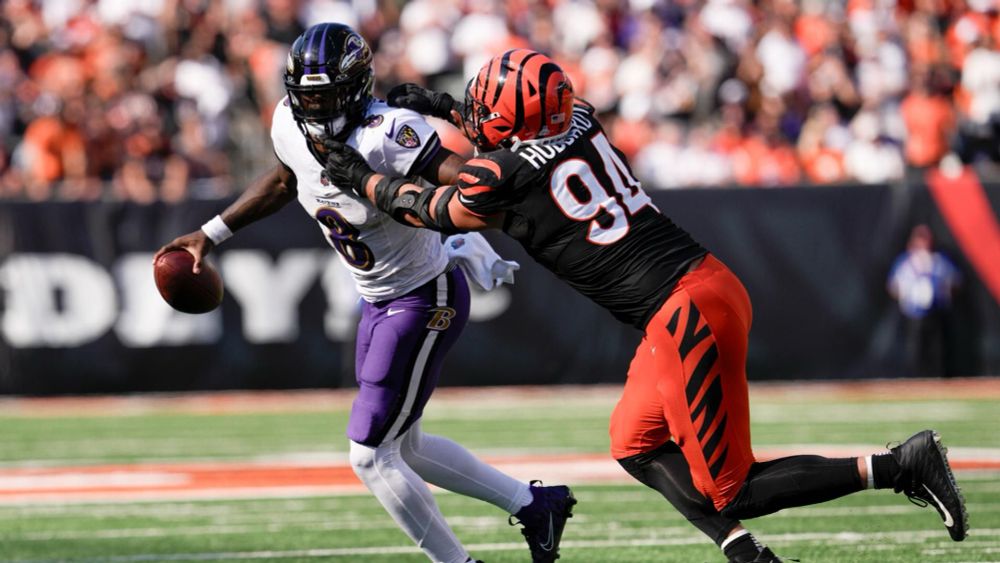 Lamar Jackson stiff-arms defender, finds Isaiah Likely for receiving 2nd TD - ESPN Video