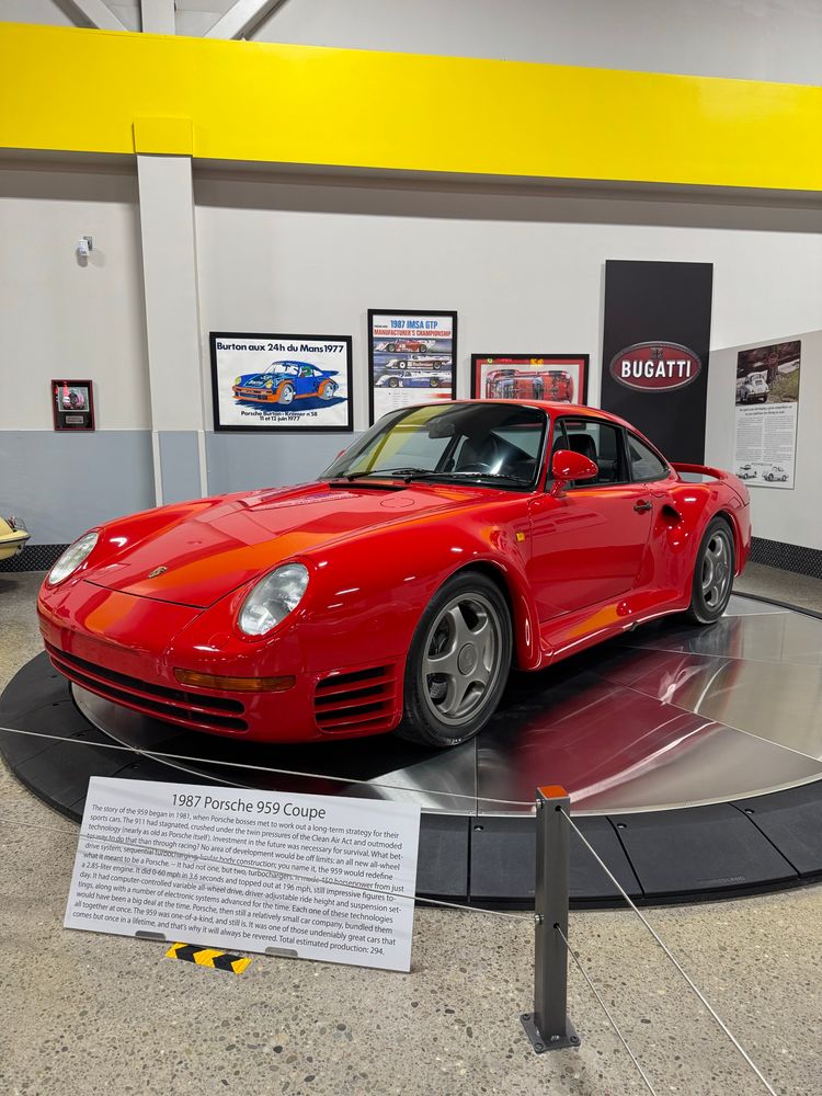 Picture of a red 1987 Porsche 959