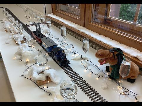 Zauber der Weihnachtszeit: Die Sektglas-Musik-Eisenbahn // Physik-Projekt III