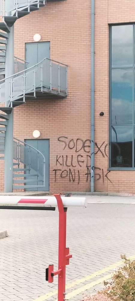 a closer look at the SODEXO KILLED TONI ASIK spraypaint