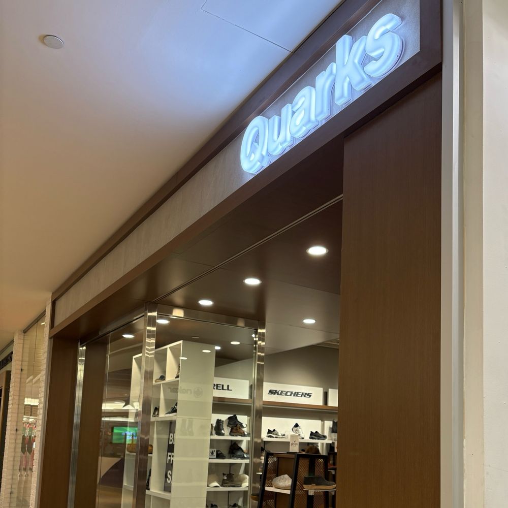 A picture of Quarks, which is sadly a shoe store and not a Star Trek-themed bar.