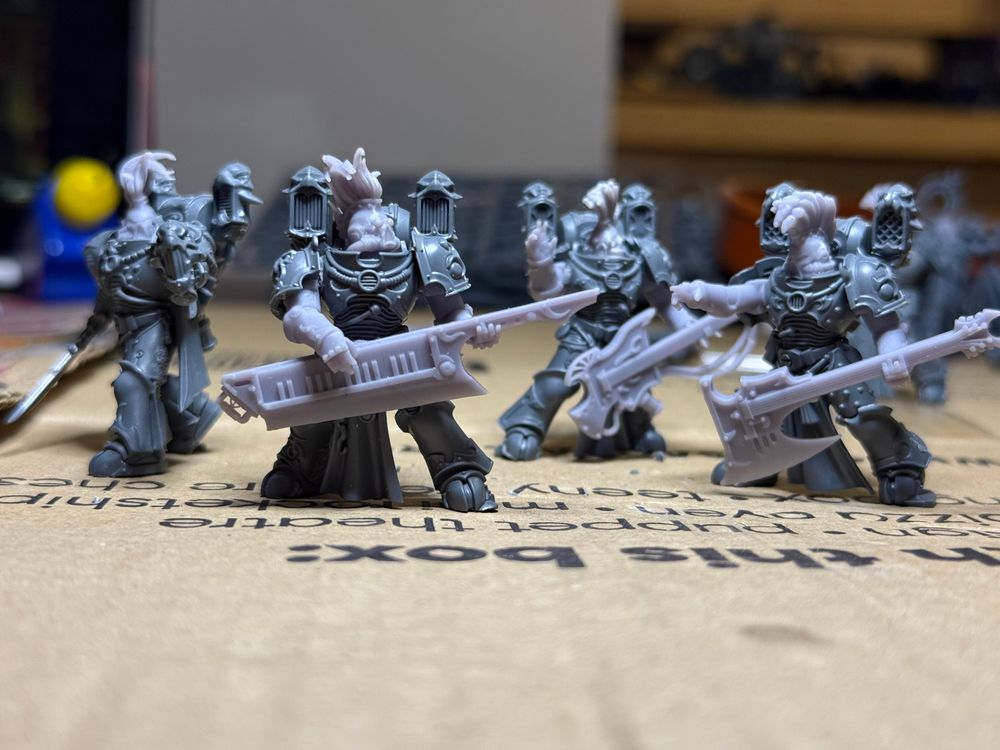 A set of Noise Marines with 90s-style sonic weapons, including a keytar