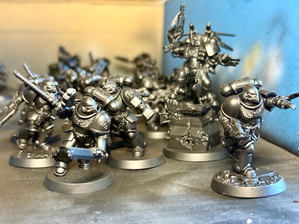 A very populous Angels of Death kill team, kitbashed by the 13yo from the starter set, various intercessors, 3d printed parts, and a bunch of stuff from the bits box. They all have bird skull helmets. Also Kayvaan Shrike is there