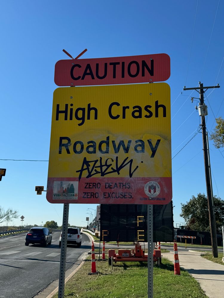 CAUTION
High Crash Roadway
