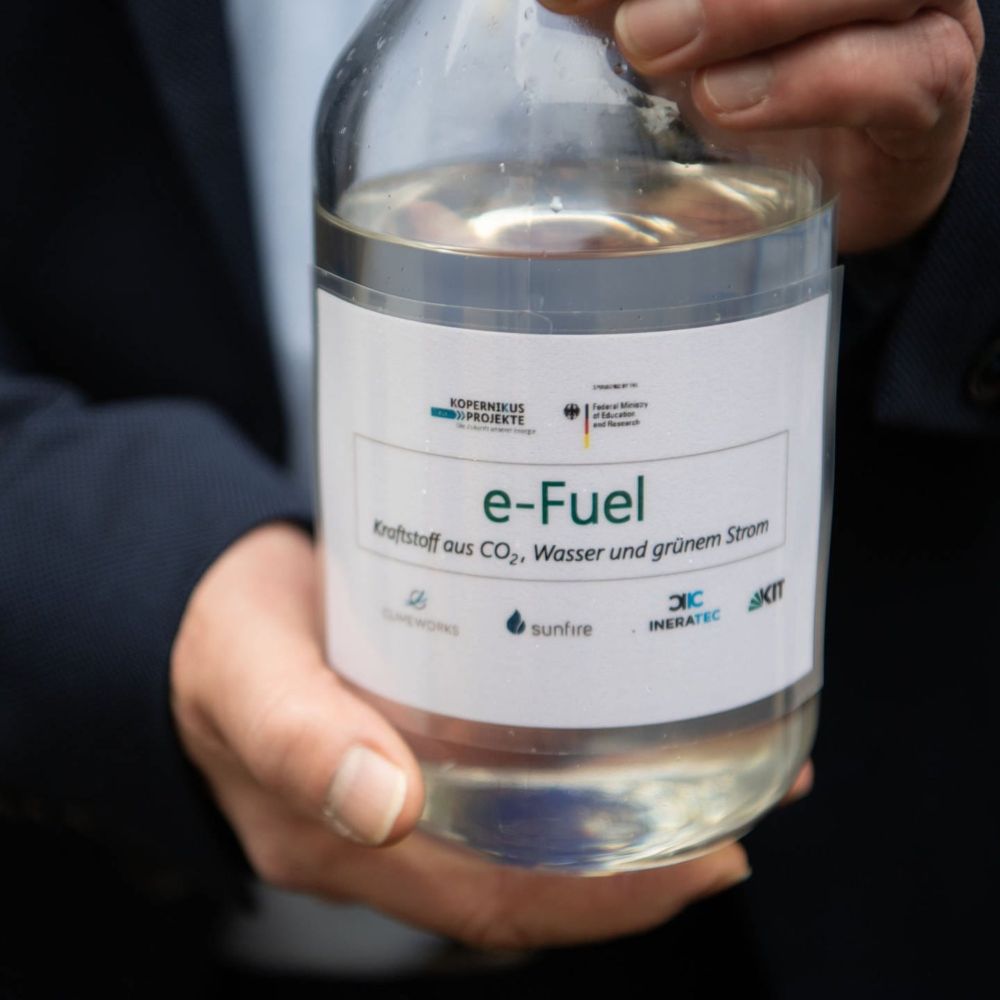 Klimaneutrale Kraftstoffe? Warum E-Fuels umstritten sind