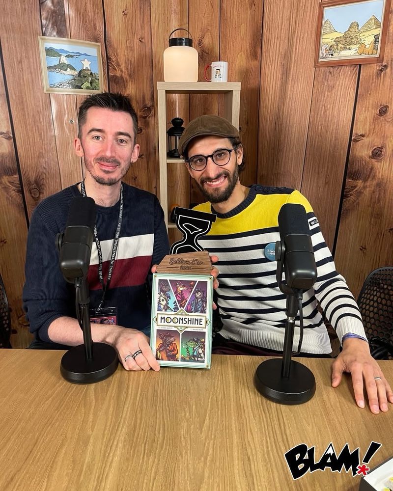 Simon de Blam, et moi, aux micros d’un monde de jeux, lors de la réception du trophée des nommés aux Sabliers d’Or.