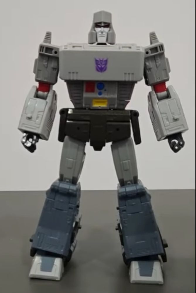 ss86 megatron, shot in vertical in a mad seething panic by a severe incompetent