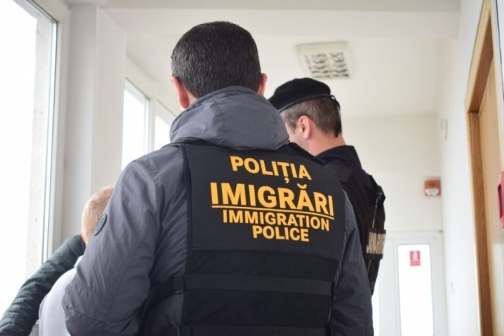 Moldoveni depistați cu nereguli la control de polițiștii de imigrări botoșăneni