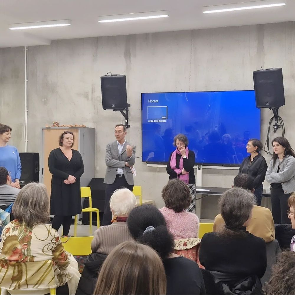 Introduction du maire François Dagnaud au centre Rosa Parks  aux côtés des invités et du public 
