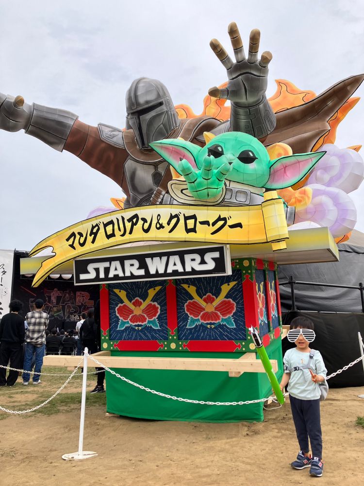 Star Wars Celebration at Makuhari, Chiba, April 2025. My kid is standing by the Mandalorian and Grogu.