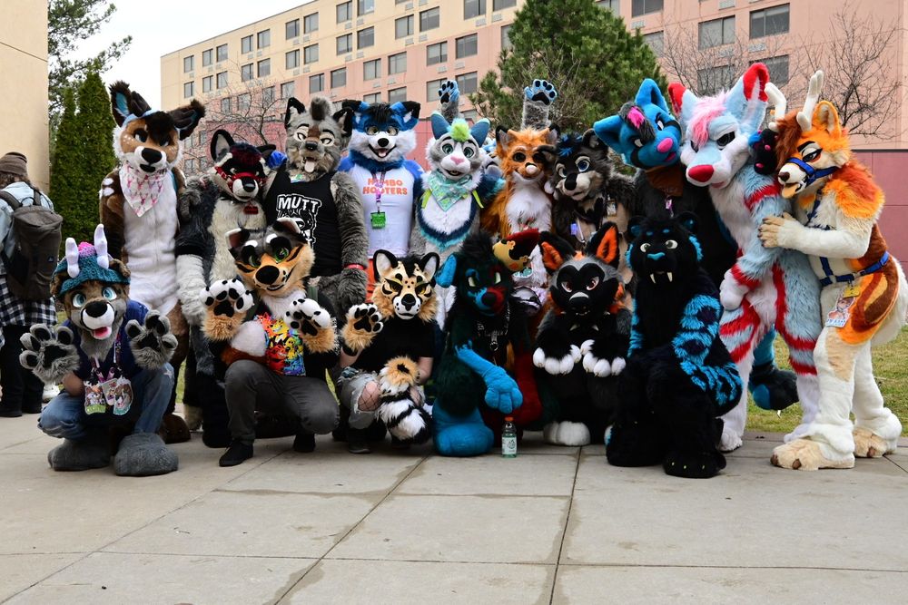 Lots of fursuits at motor city fur con 2025