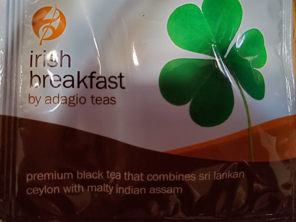 Today's simple packet
Irish Breakfast

Premium black tea that combined sri lankan ceylon with malty indian assam

...idk about the malty tbh. Maybe this is just secretly what my usual Red Rose brand tea is so I'm used to it?