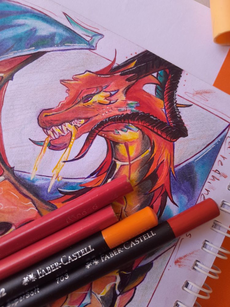 Esse Dragão também teve inspirações do jogo The Isle, com ele tendo a mesma ideia de boca do Hypo Espinossauro.