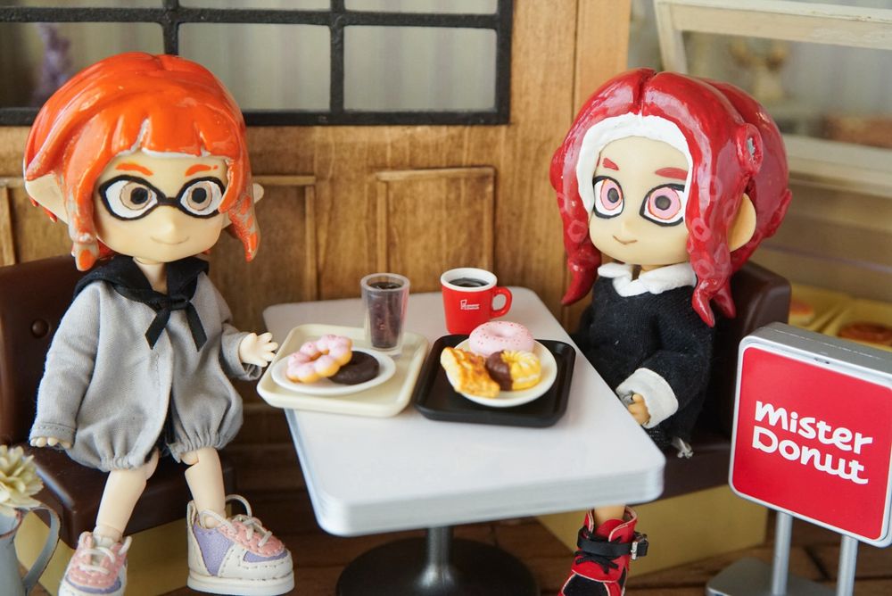 座る椅子は前に買ったバーガー屋さんのものだけど違和感なく使える優秀なもの