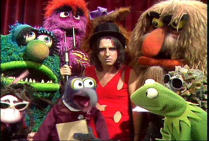 Alice Cooper hanging out with the Muppets