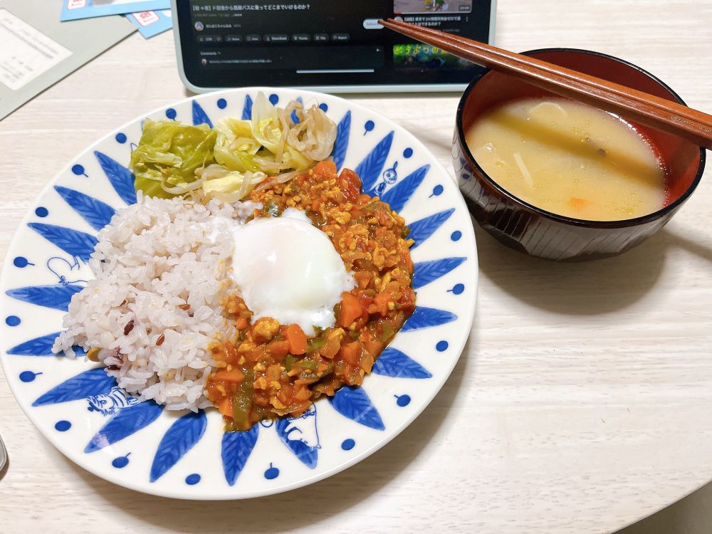 温玉のせキーマカレーと豚汁