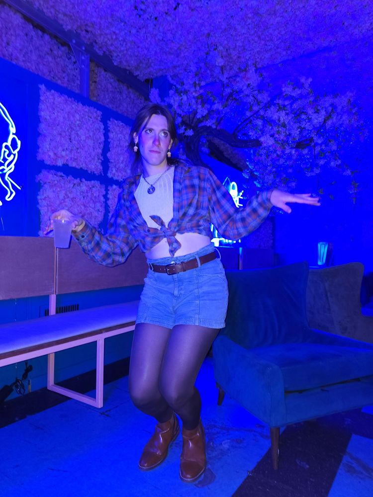 same location and outfit as the previous picture but I'm posing like a flapper to show that I'm fun and carefree 