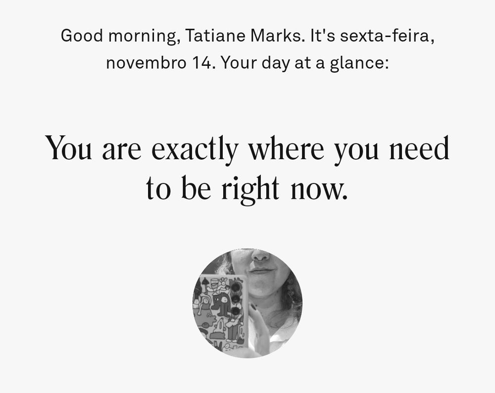 Print da tela do aplicativo co-star com o seguinte texto:
Good morning, Tatiane Marks. It's sexta-feira, novembro 14. Your day at a glance:
You are exactly where you need to be right now. 