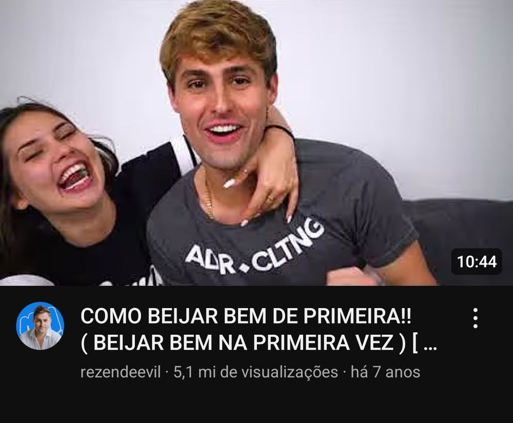 Vídeo tutorial de como beijar bem de primeira feito por rezendeevil e Virginia Fonseca.
