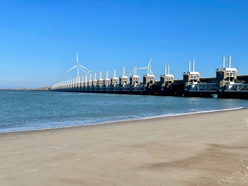 Oosterscheldekering zorgt voor droge voeten