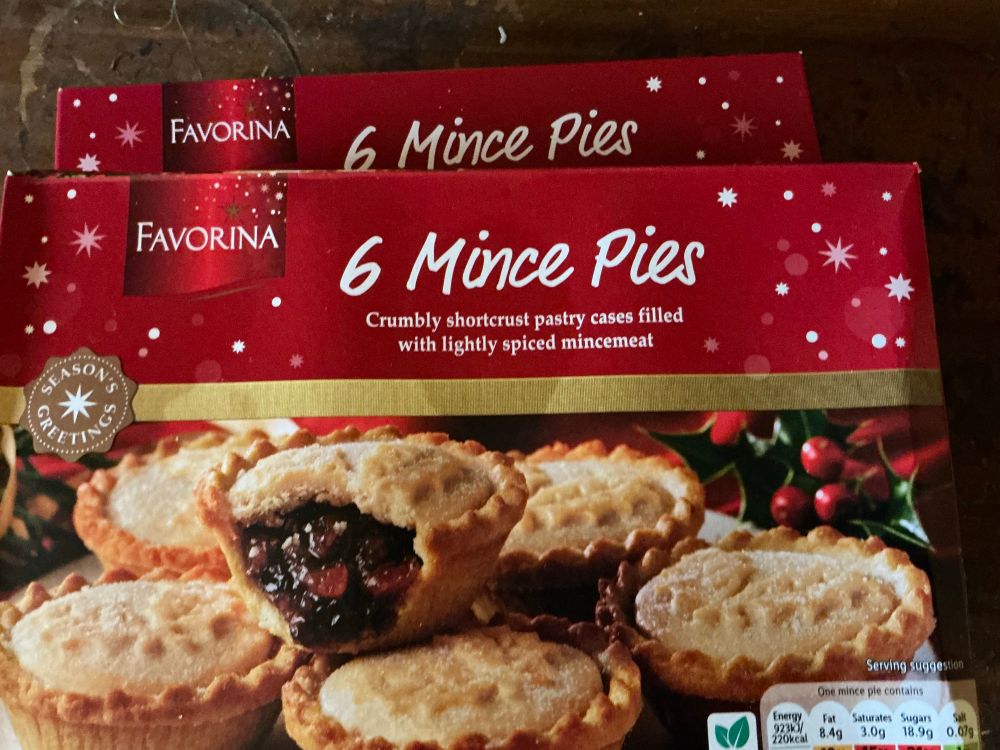 2 boxes of 6 Lidl mince pies 