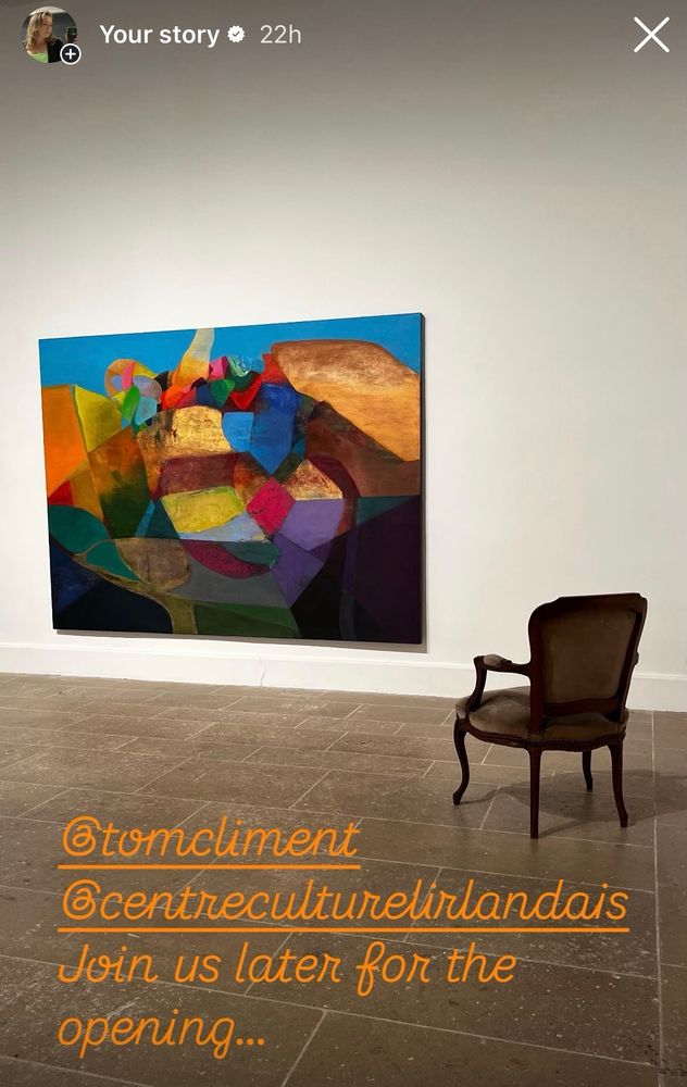 One of Tom Climent’s large colourful paintings and an empty chair pointing towards it at the Centre Culturel Irlandais Paris. 