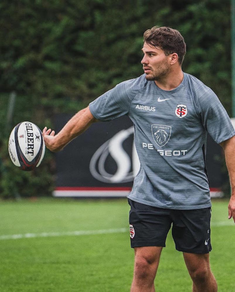 Após título olímpico no Sevens com a França, Antoine Dupont retorna ao time de XV