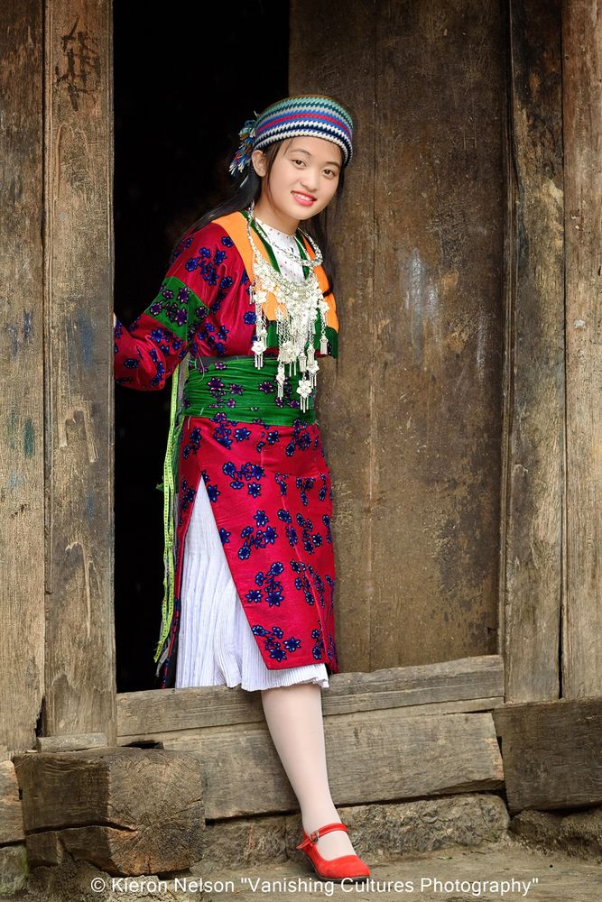 H'Mong women's clothing frequently incorporates bold colors, with red and green being prominent, especially in festival dresses. Like many ethnic minorities, the H'mong face challenges related to economic development, access to education, and preserving their cultural identity in the face of modernization