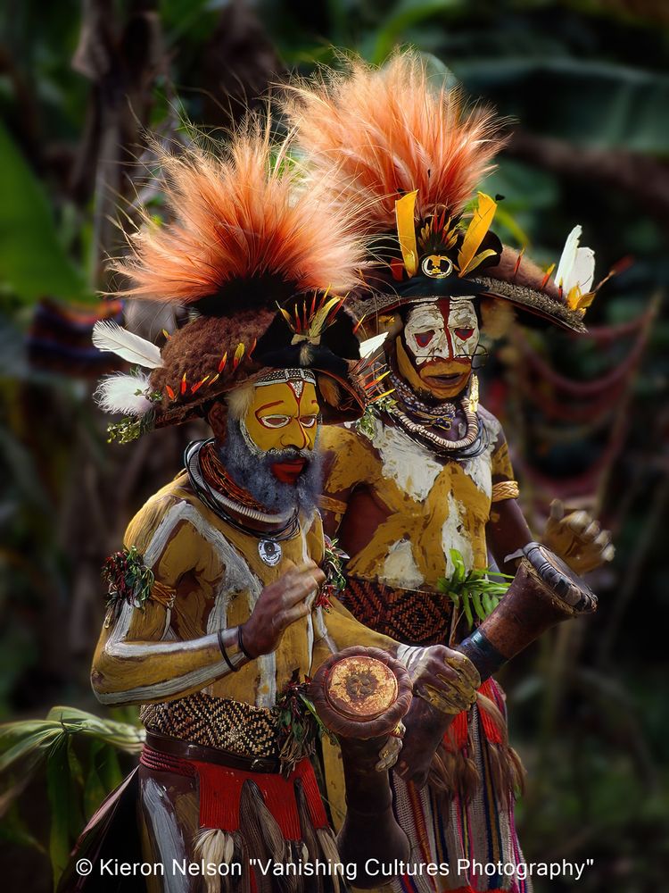 They are renowned for their vibrant cultural traditions, including elaborate face painting, distinctive clothing, and the iconic Huli wigs crafted from their own hair. The Huli have a history of warfare, with conflicts often rooted in personal disputes and alliances formed for revenge. 