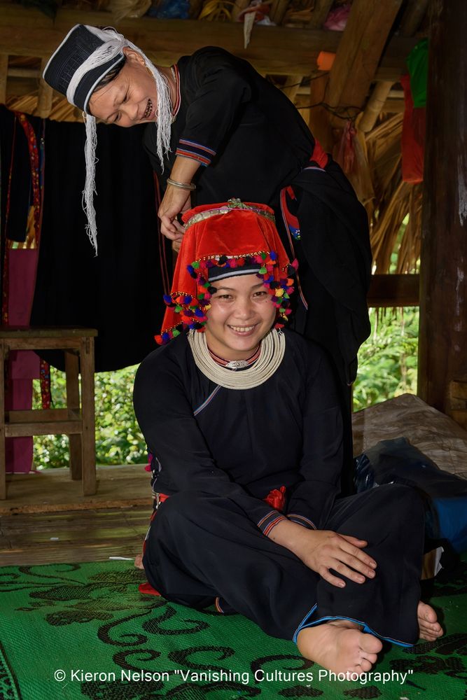 Dao Ao Dai (Black Dao) mother and daughter: Hoang Su Phi District, Ha Giang Province, Northern Vietnam.
Miss Phan Nhot helps to prepare her daughter, Miss Chon Nhot, with her wedding attire.
