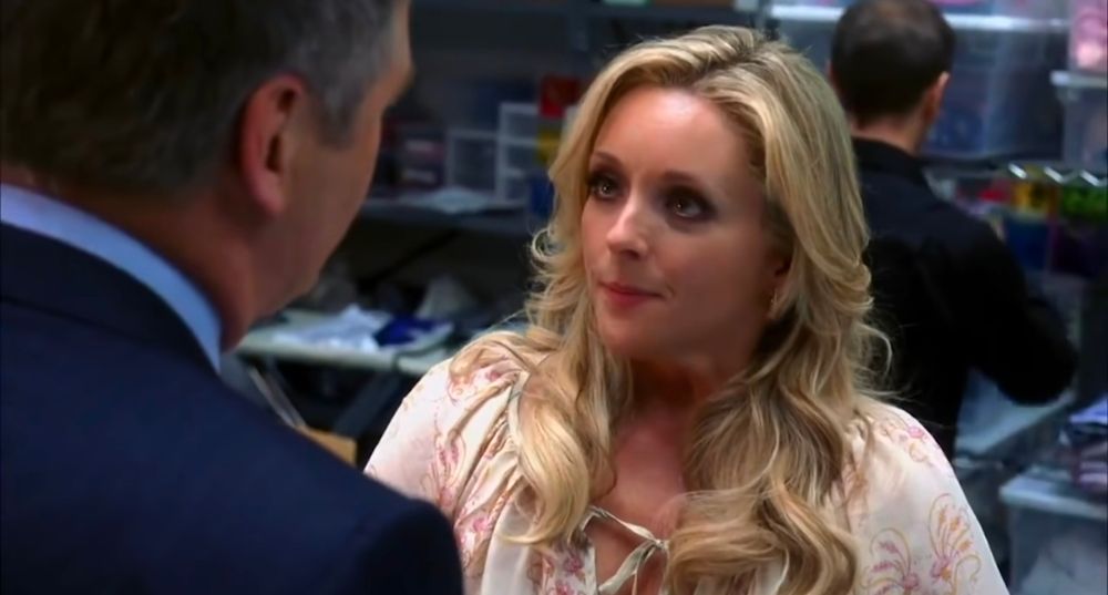 Jenna Maroney casually responds to Jack Dounaghy's question if she lost her virginity at a screening of Archnaphobia at movie theater or drive-in with "What's a drive-in?"