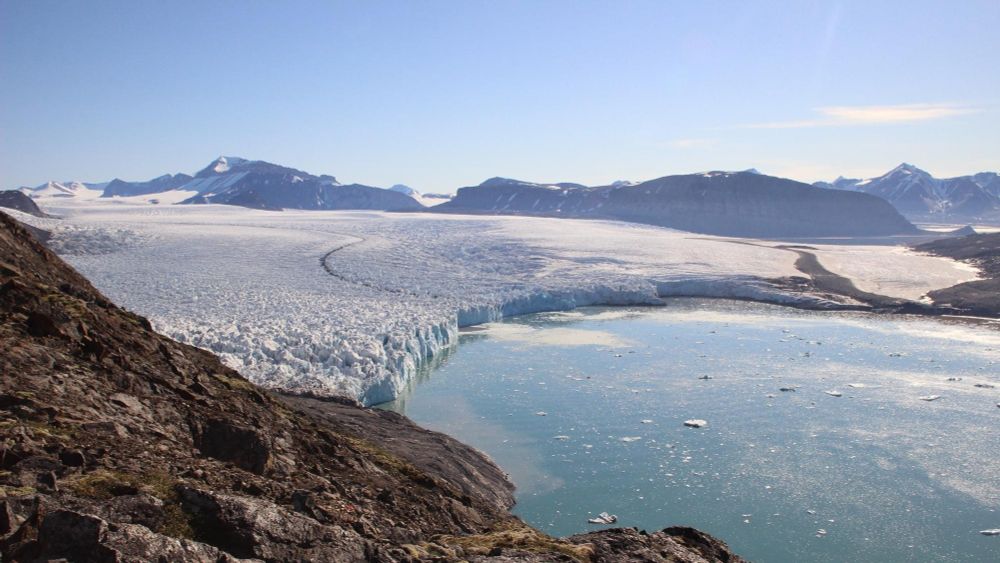 Photo: Jack Kohler. Time-lapse camera image of a glacier front.