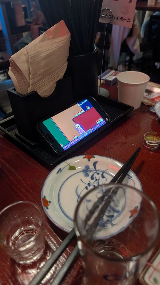 Ma table au bar "Okki" dans le quartier de Kondae à Séoul